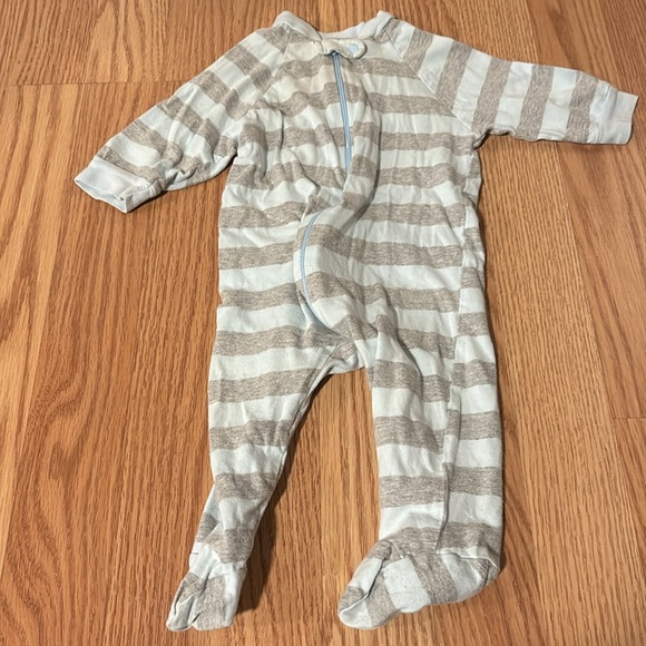 4 Baby sleepers- lightweight and soft. 3-6 months - Picture 8 of 9